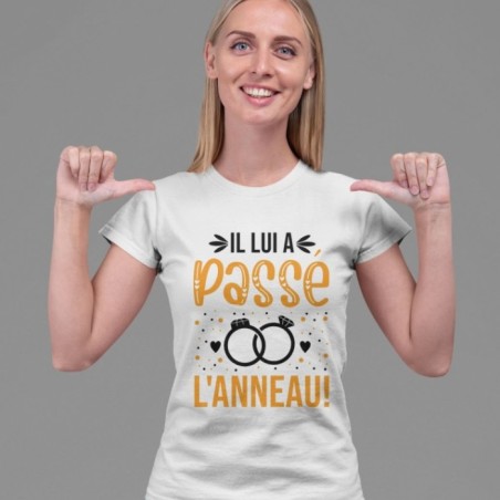 Il lui a passé l'anneau