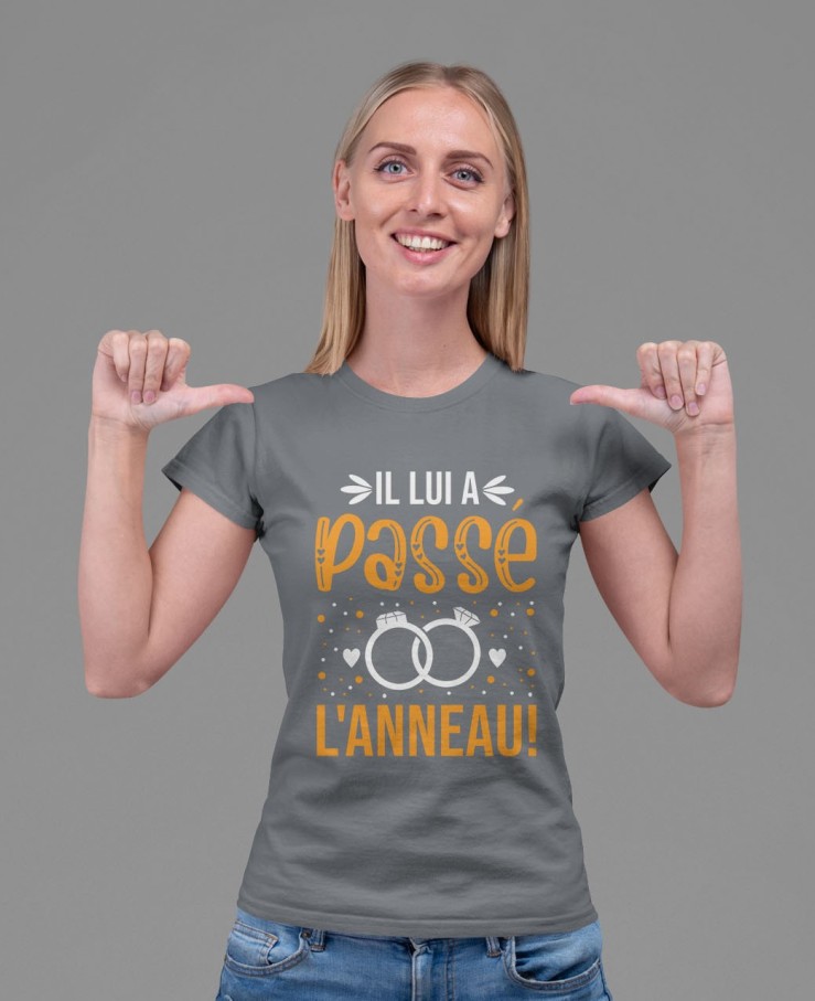 Il lui a passé l'anneau