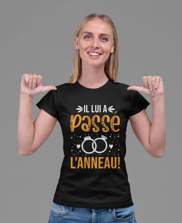 Il lui a passé l'anneau